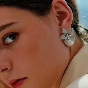 Retro Sparkling Flower & Pearl Earrings